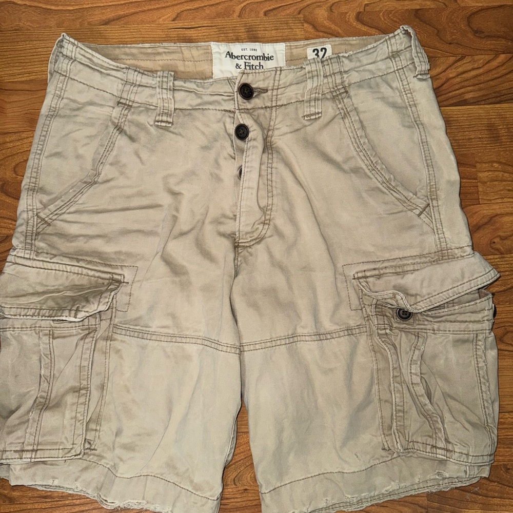 Abercrombie & Fitch Tan Cargo Shorts Relaxed Fit